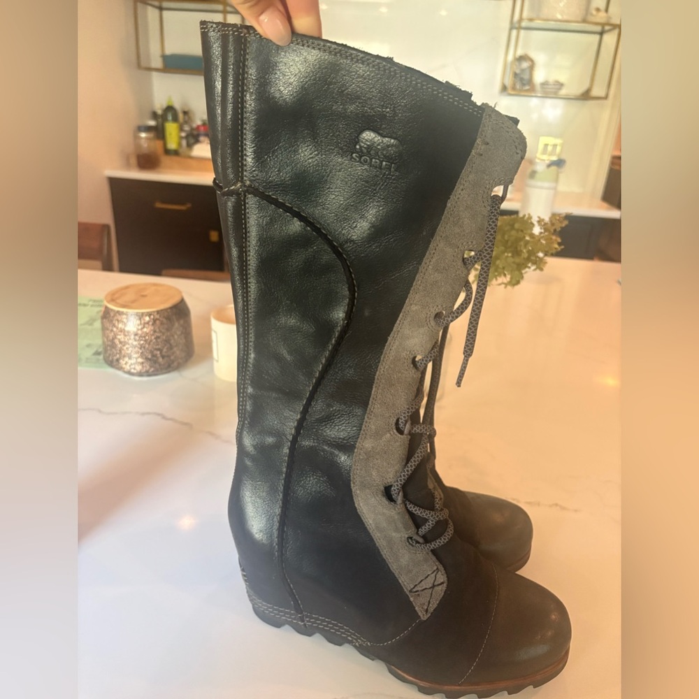 Sorel Joan of Arctic lace up boots size 8